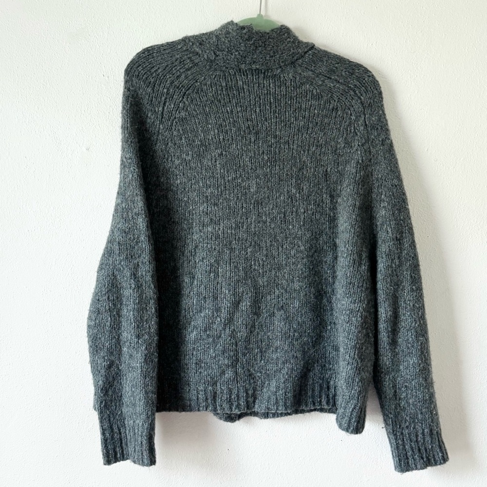 Theory Gray V-Neck Vivini Cable Knit Twist Sweater in Alpaca Wool Sz M - Picture 6 of 12